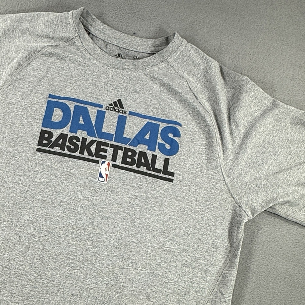 Adidas Dallas Basketball NBA T-Shirt Mens Medium Gray Blue Fan Apparel Tee
